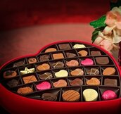 Bonbons en noten- of rozijnenchocolade