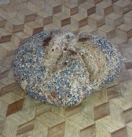 Spelt-zaden-bol, Sallands Ambachtsbrood, niet biologisch gecertificeerd