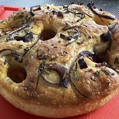 Focaccia, tomaat-olijf, per stuk, Bosakker Brood, niet biologisch gecertificeerd