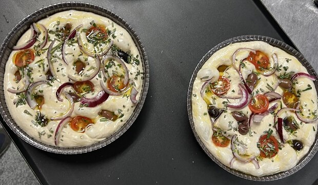 Focaccia, tomaat-olijf, per stuk, Bosakker Brood, niet biologisch gecertificeerd