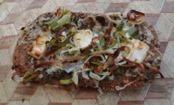 Focaccia klein, prei/feta, per stuk, Sallands Houtovenbrood Focaccia klein, prei/feta, per stuk, Sallands Houtovenbrood